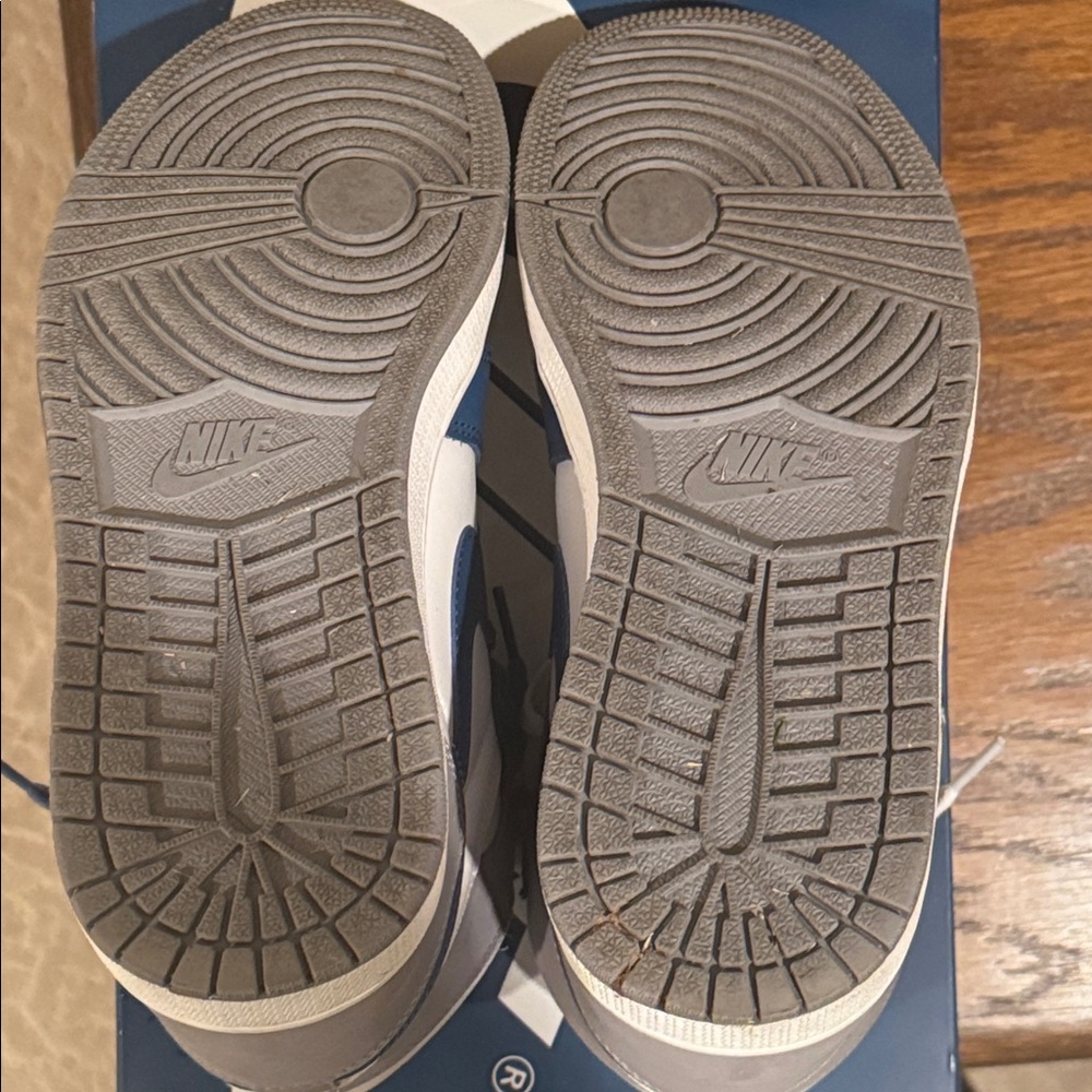 Used twice  8mens Jordan 1 Retro High OG (True Blue) - Picture 2 of 4